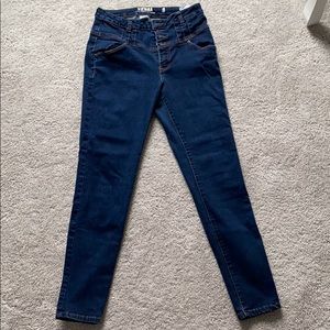 Stretchy skinny jeans/ jeggings